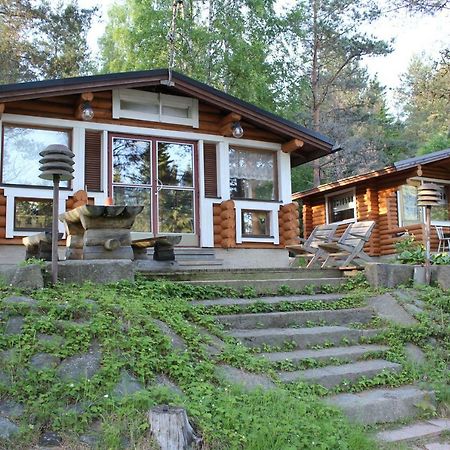 Hirsimoekki Ja Makuuaitta Hotel Karijoki Exterior foto