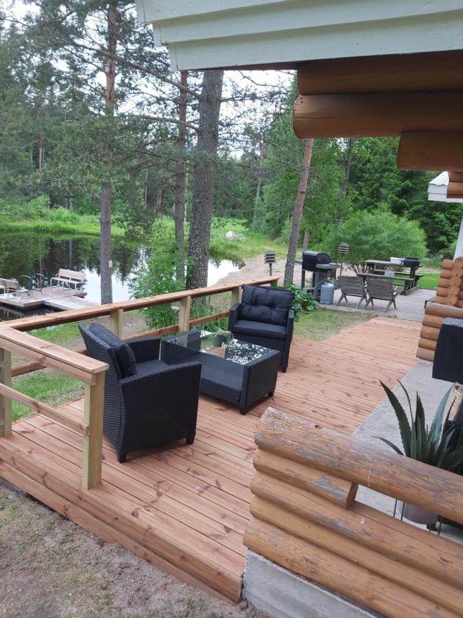 Hirsimoekki Ja Makuuaitta Hotel Karijoki Exterior foto