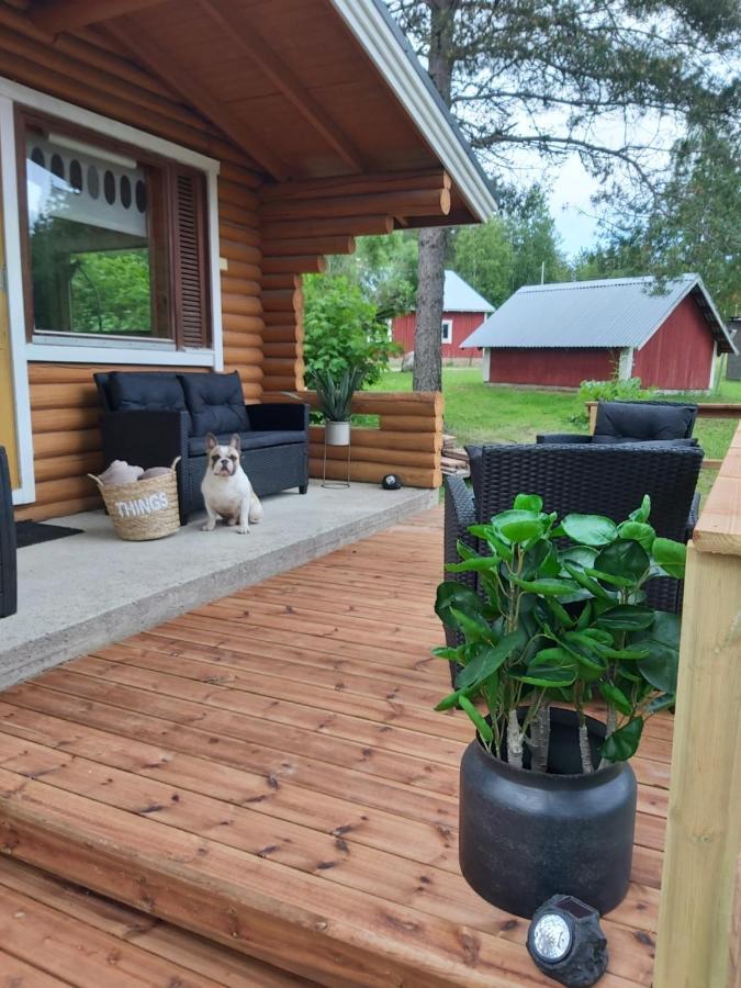 Hirsimoekki Ja Makuuaitta Hotel Karijoki Exterior foto