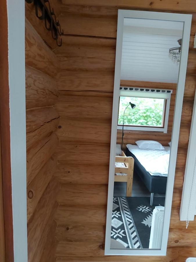 Hirsimoekki Ja Makuuaitta Hotel Karijoki Exterior foto