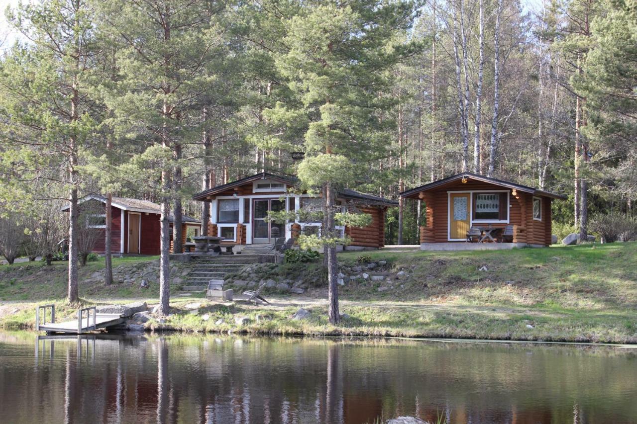Hirsimoekki Ja Makuuaitta Hotel Karijoki Exterior foto