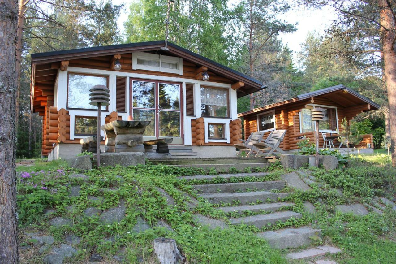 Hirsimoekki Ja Makuuaitta Hotel Karijoki Exterior foto