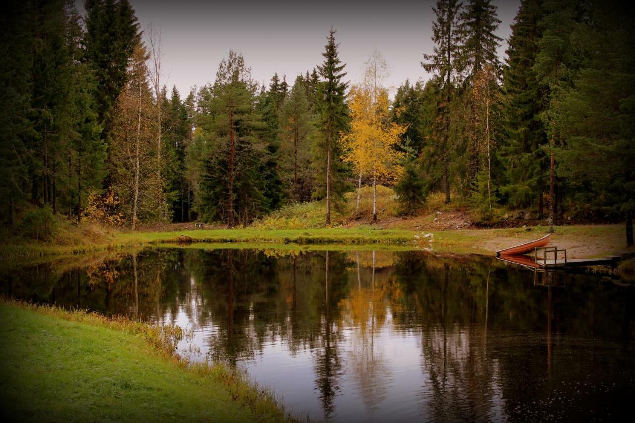 Hirsimoekki Ja Makuuaitta Hotel Karijoki Exterior foto